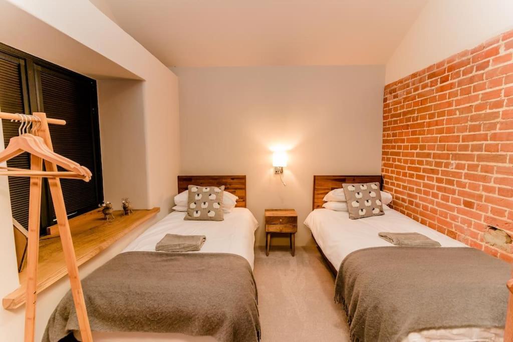 Beautiful Barn Conversion Close To The Broads Dilham エクステリア 写真