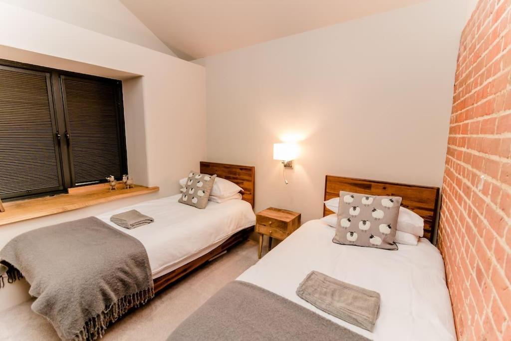 Beautiful Barn Conversion Close To The Broads Dilham エクステリア 写真
