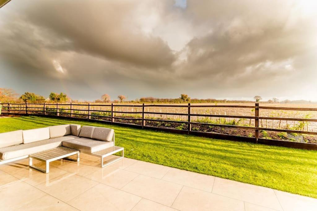 Beautiful Barn Conversion Close To The Broads Dilham エクステリア 写真