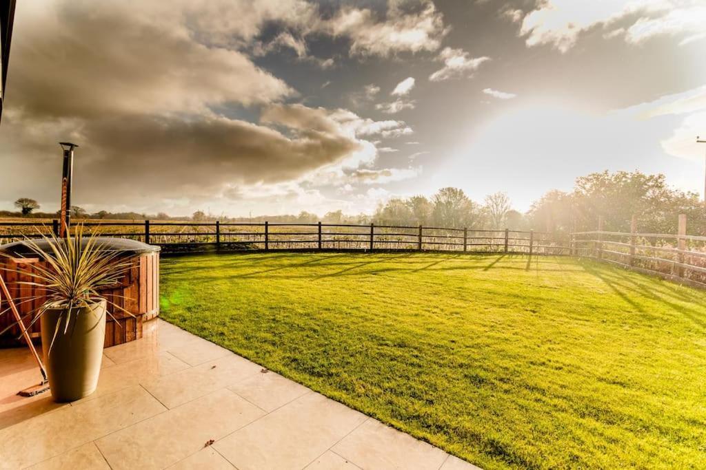 Beautiful Barn Conversion Close To The Broads Dilham エクステリア 写真