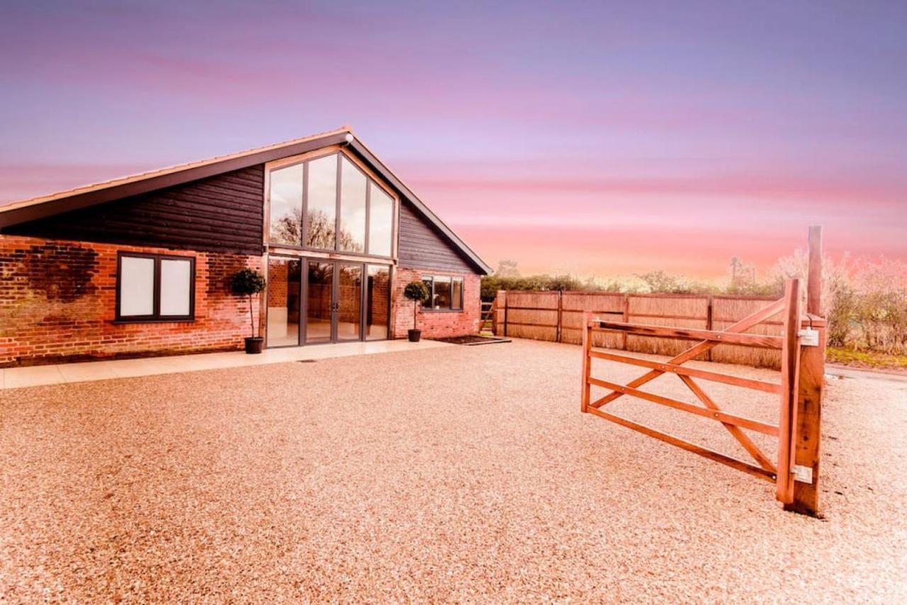 Beautiful Barn Conversion Close To The Broads Dilham エクステリア 写真