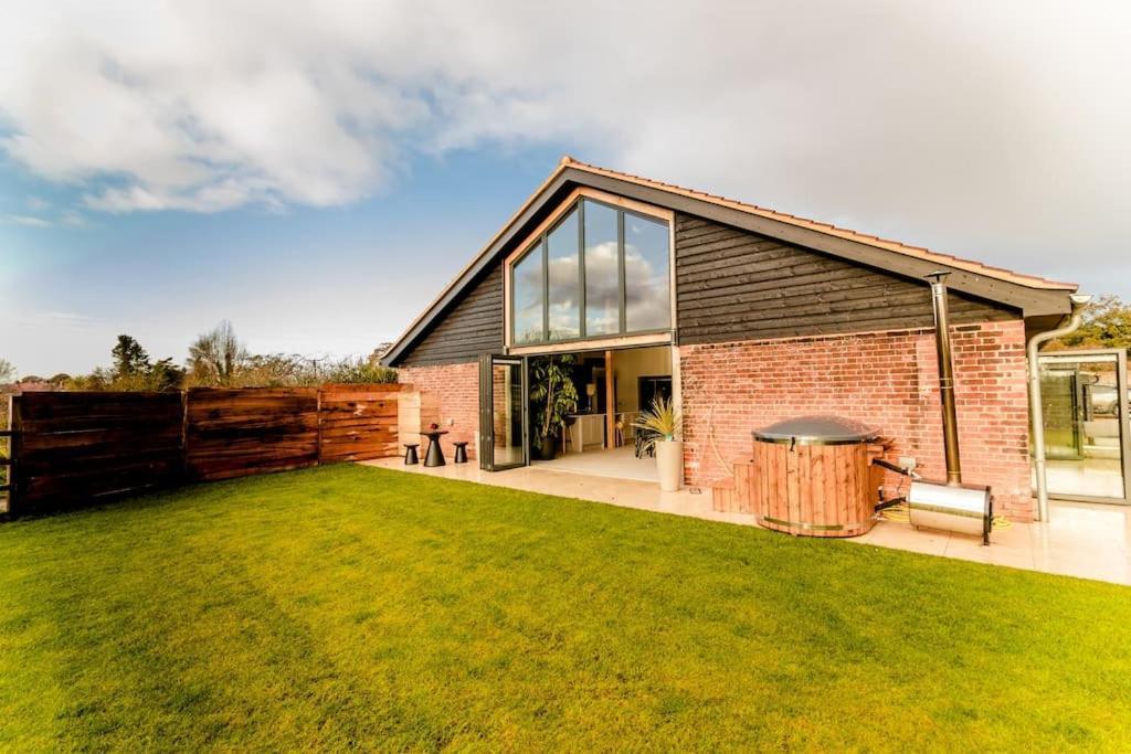Beautiful Barn Conversion Close To The Broads Dilham エクステリア 写真