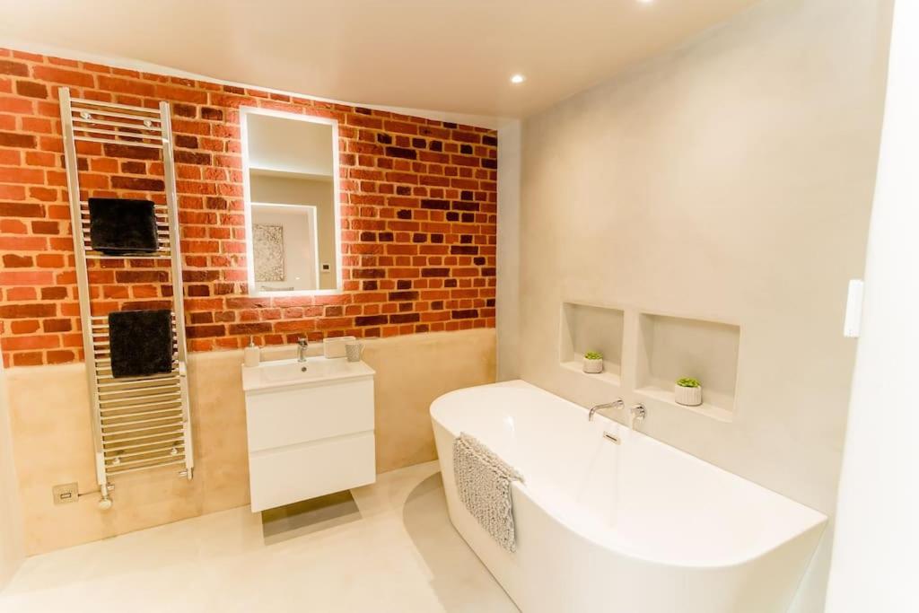 Beautiful Barn Conversion Close To The Broads Dilham エクステリア 写真