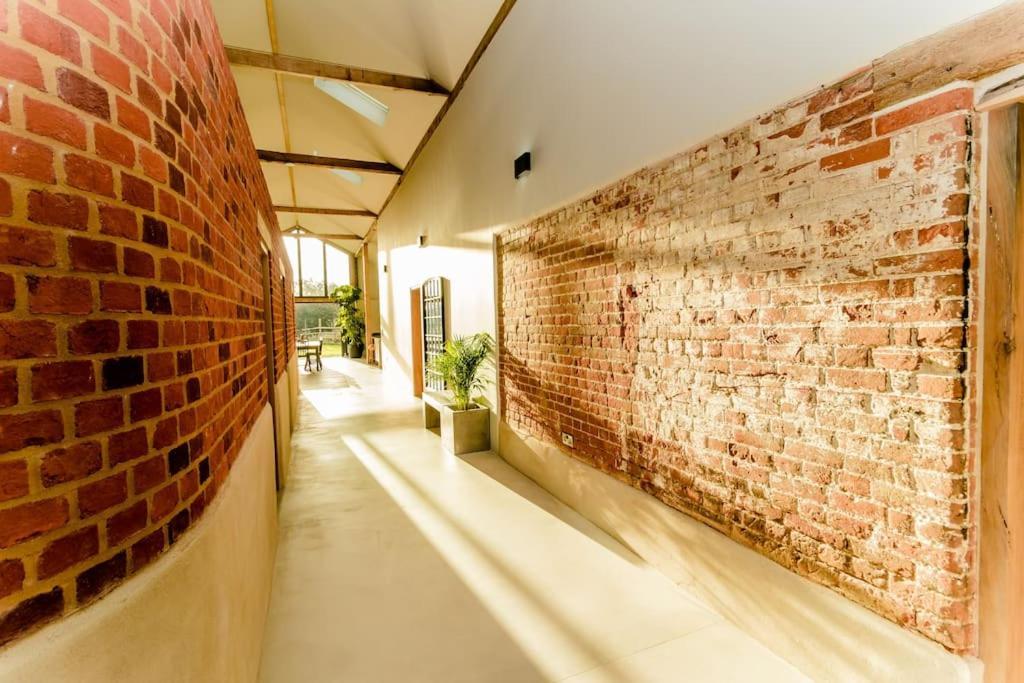 Beautiful Barn Conversion Close To The Broads Dilham エクステリア 写真
