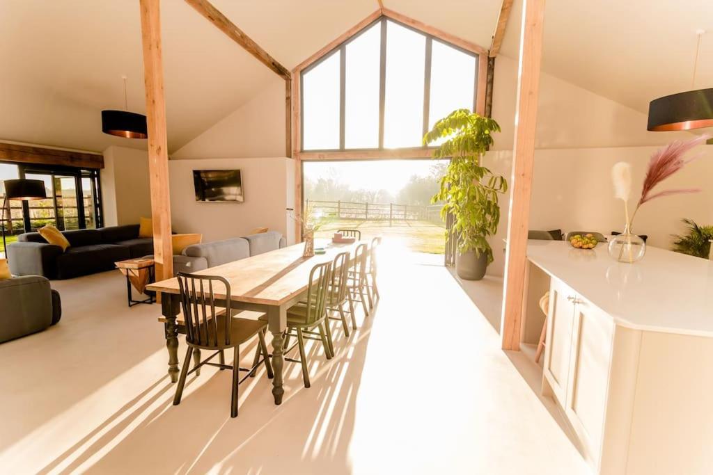Beautiful Barn Conversion Close To The Broads Dilham エクステリア 写真
