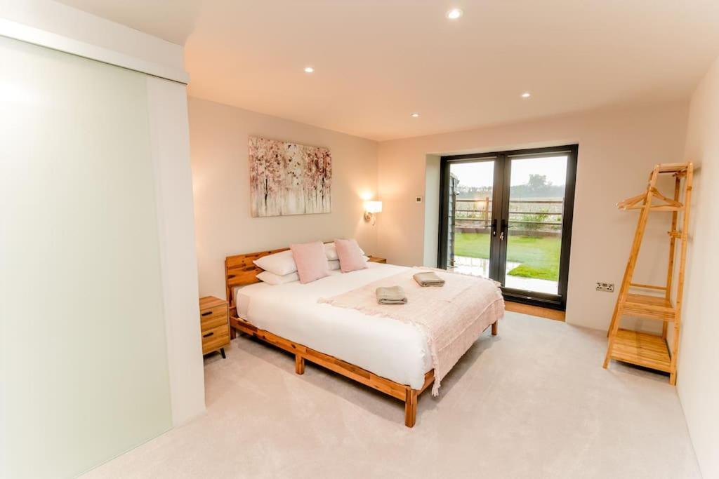 Beautiful Barn Conversion Close To The Broads Dilham エクステリア 写真