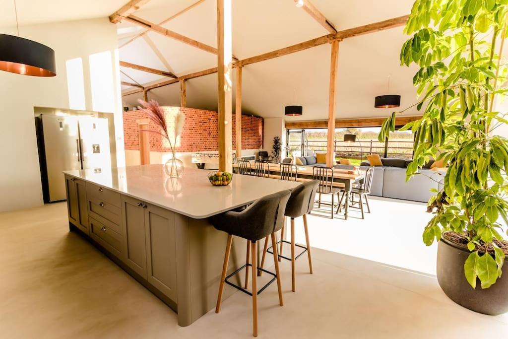 Beautiful Barn Conversion Close To The Broads Dilham エクステリア 写真