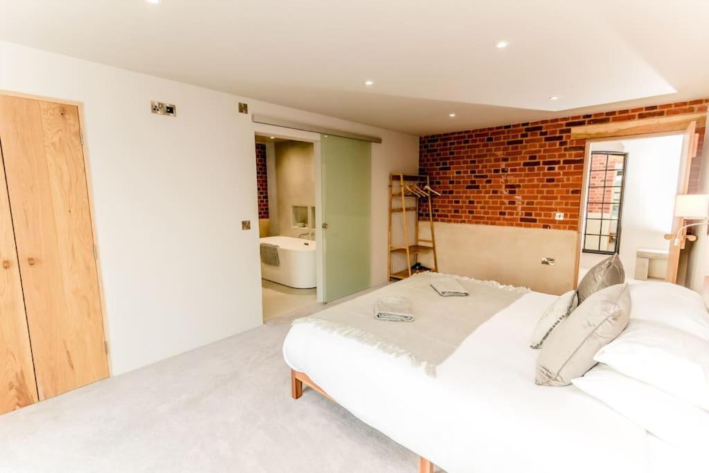 Beautiful Barn Conversion Close To The Broads Dilham エクステリア 写真